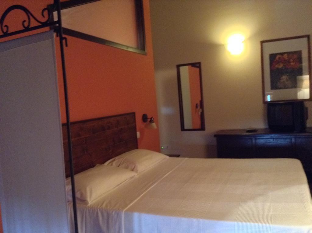 Country House Binnella Cingoli Room photo